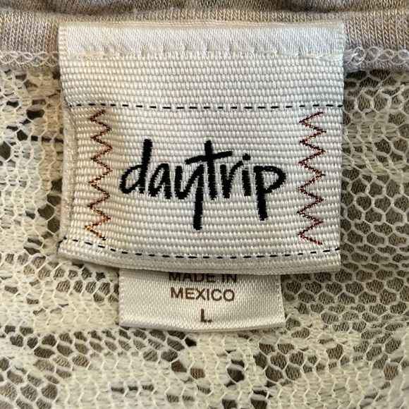 DAYTRIP LACE BOHO TOP - Picture 4 of 4